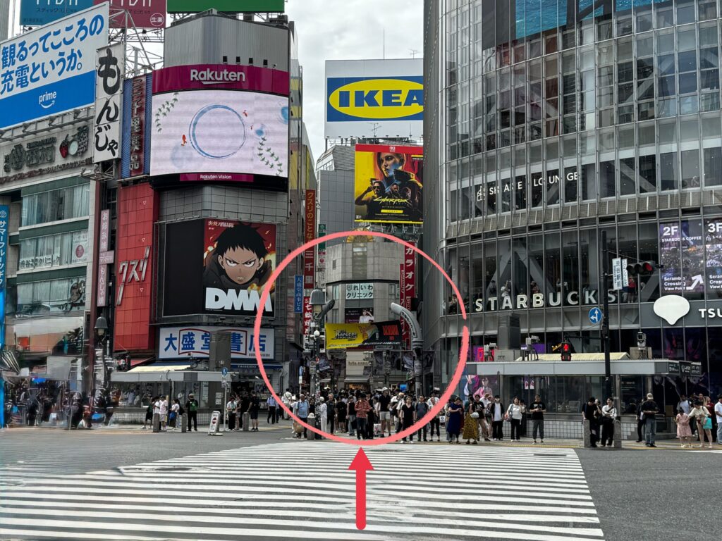 スクランブル交差点 センター街へ