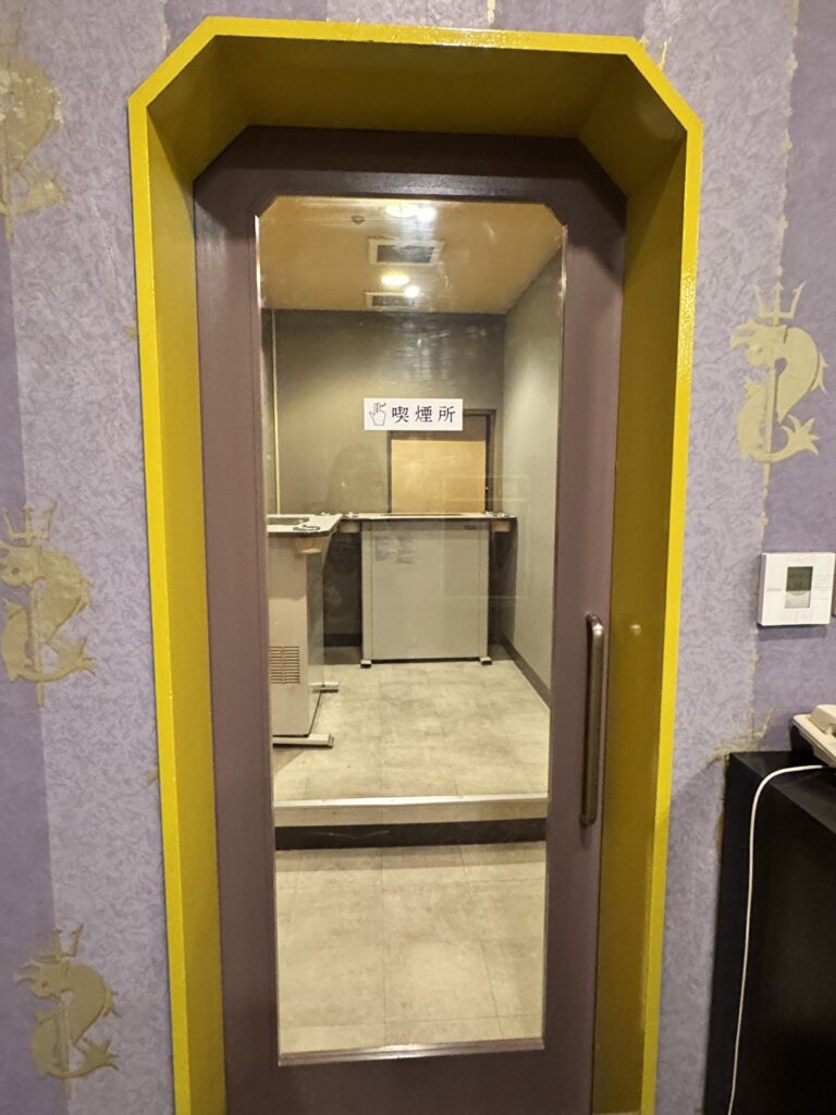 喫煙所の画像