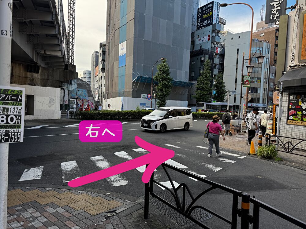 大通りへぶつかったら右への画像
