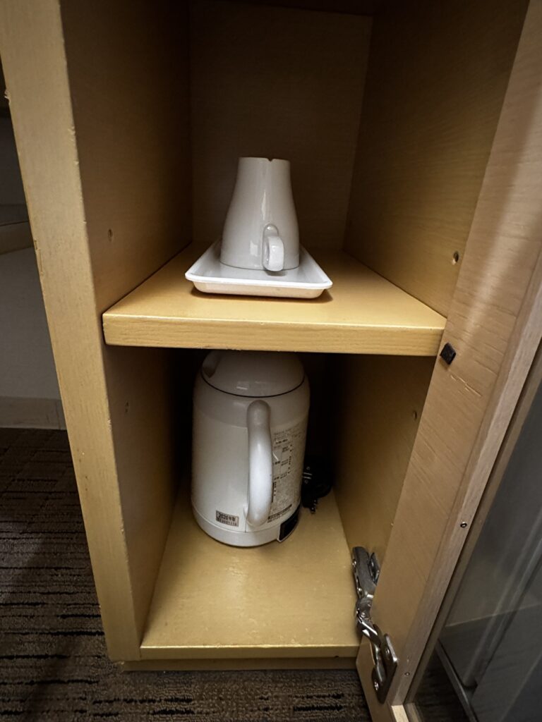 ポットとカップの画像