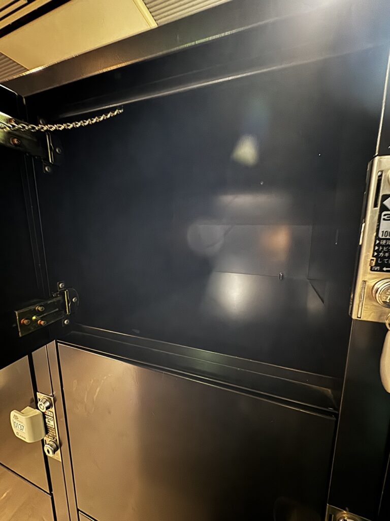 名古屋クラブクアトロ　ロッカー奥行きの画像