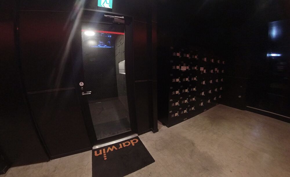 ダーウィン ロッカーの画像