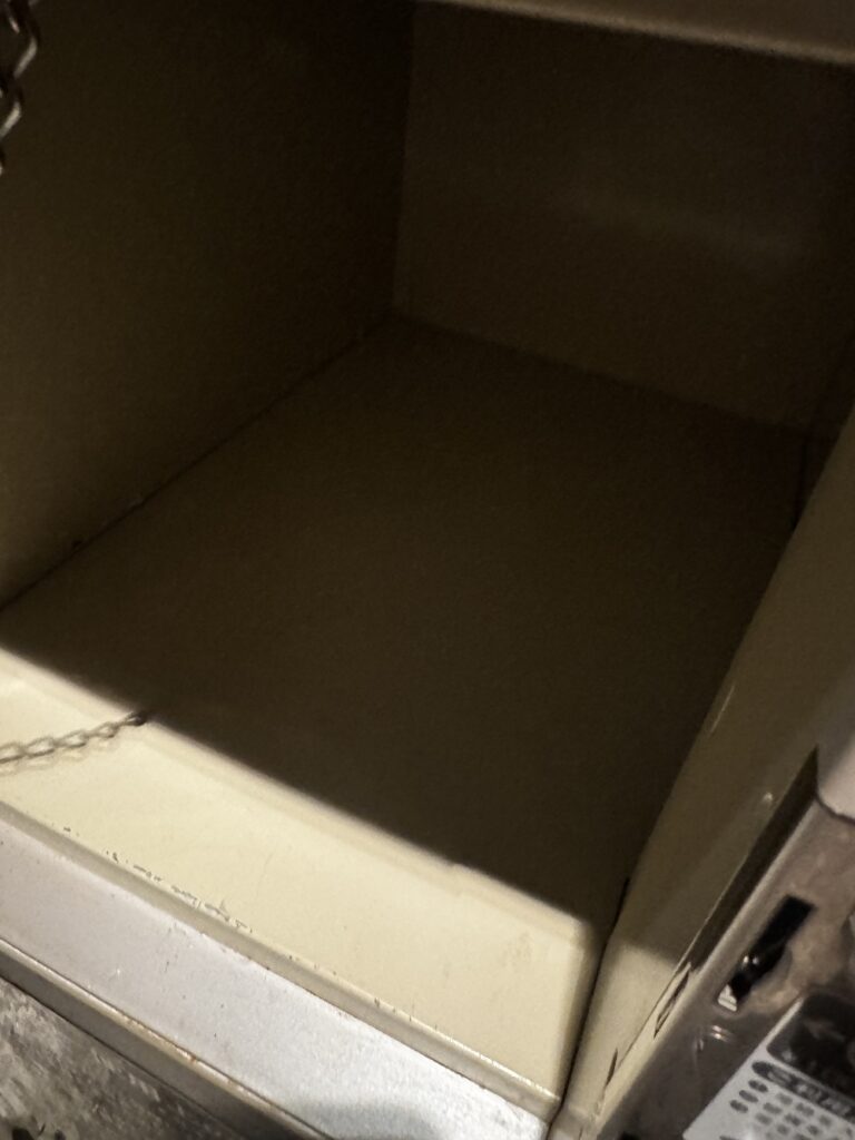 ロッカー奥行き