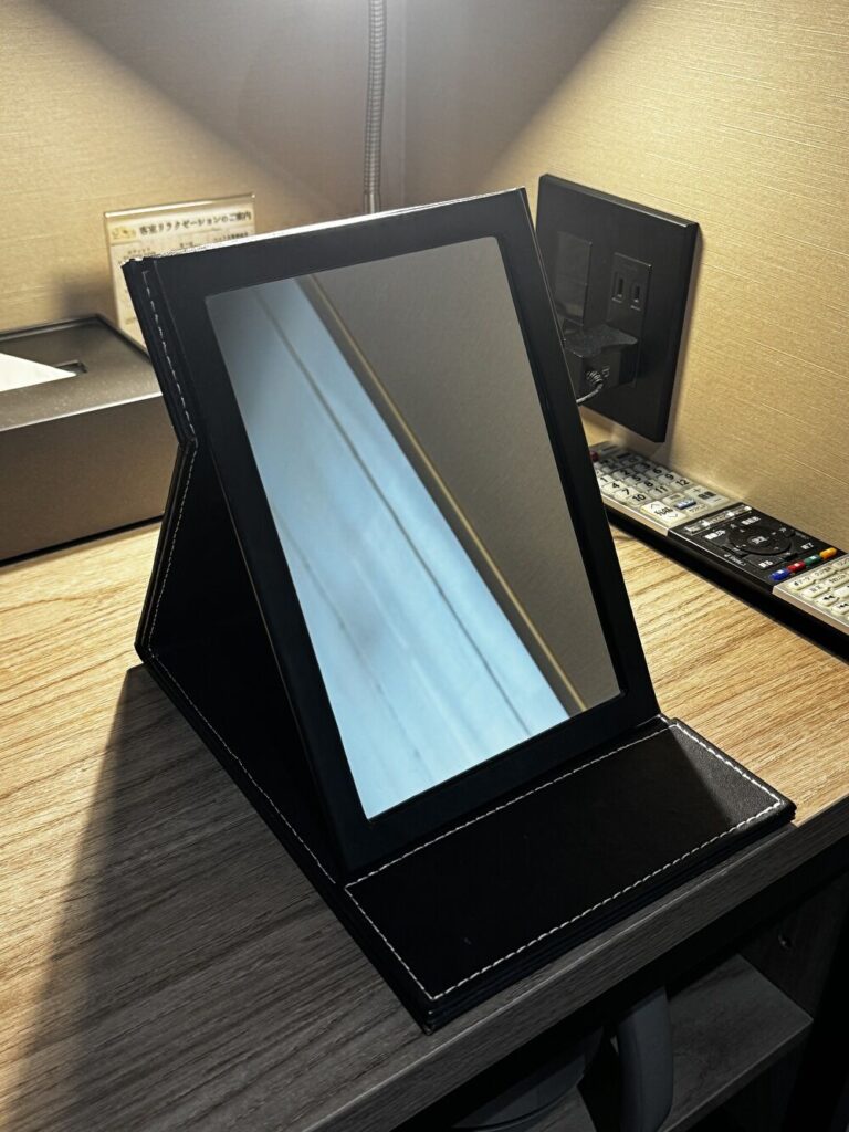 ホテルSUI神戸三宮　卓上ミラーの画像