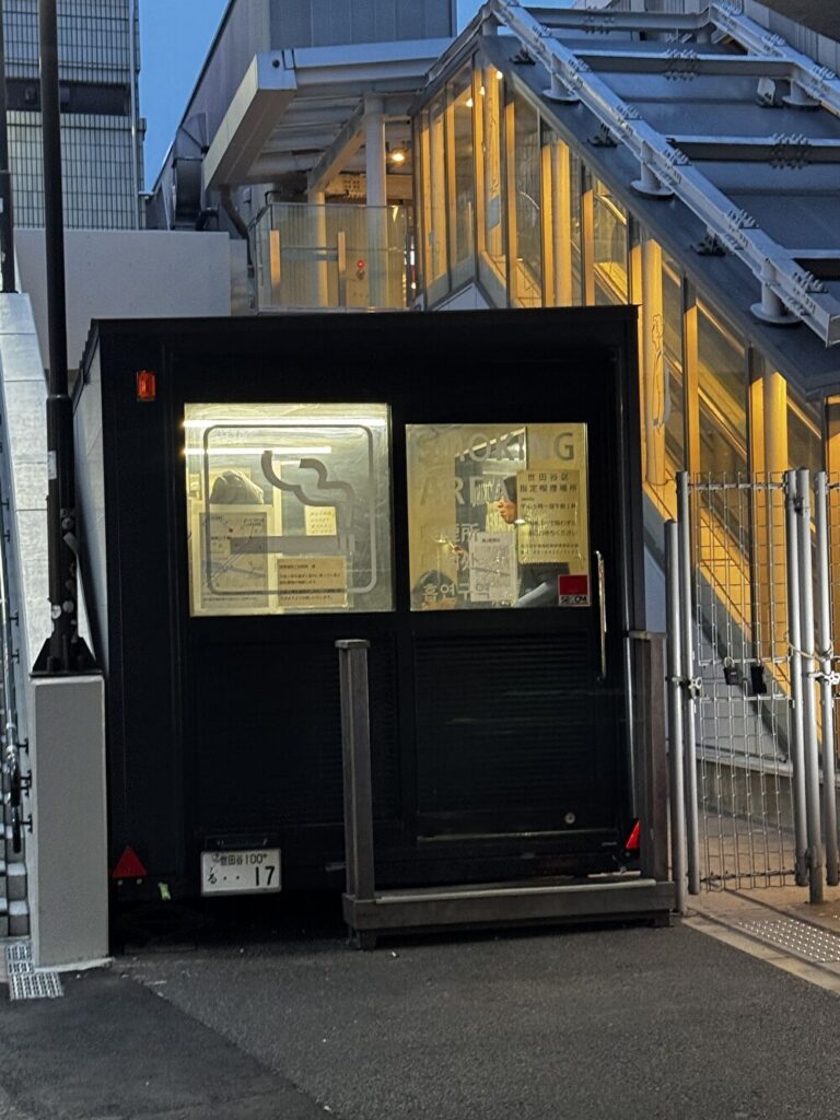 下北沢駅 中央口喫煙所の画像