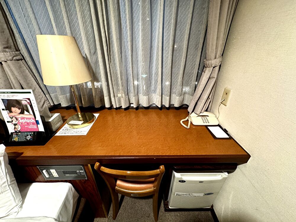 ビジネスホテル第3スターナゴヤ　デスクまわりの画像