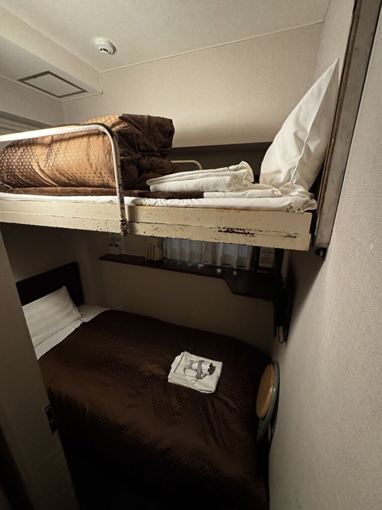 ホテルサンターガス 二段ベッドの画像