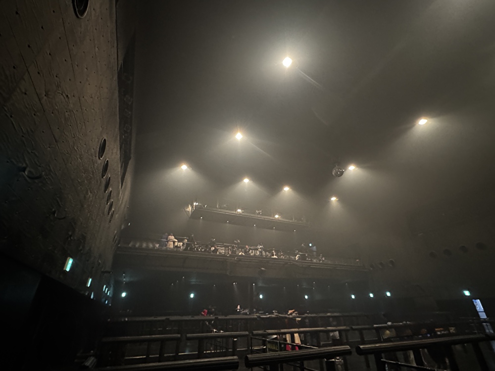 Zeppダイバーシティ　最前列上手側から振り返った会場内の画像