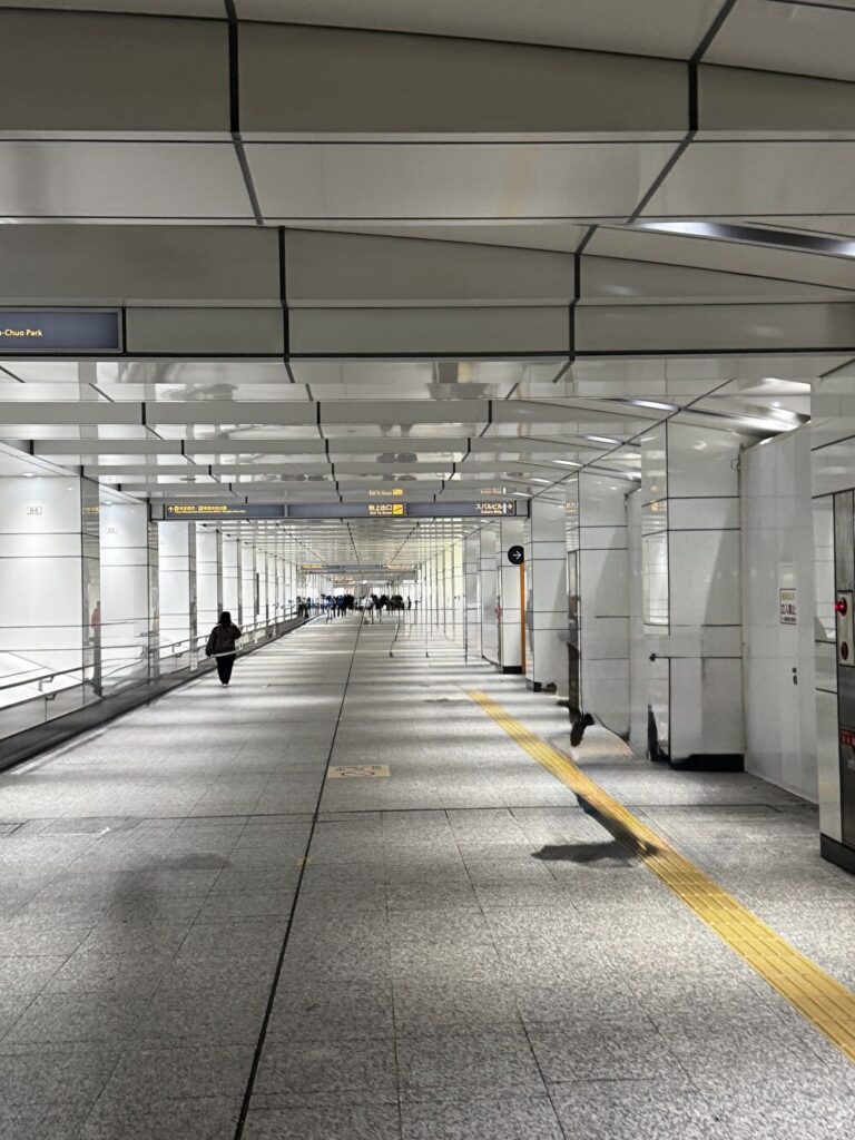 新宿駅西口 地下通路