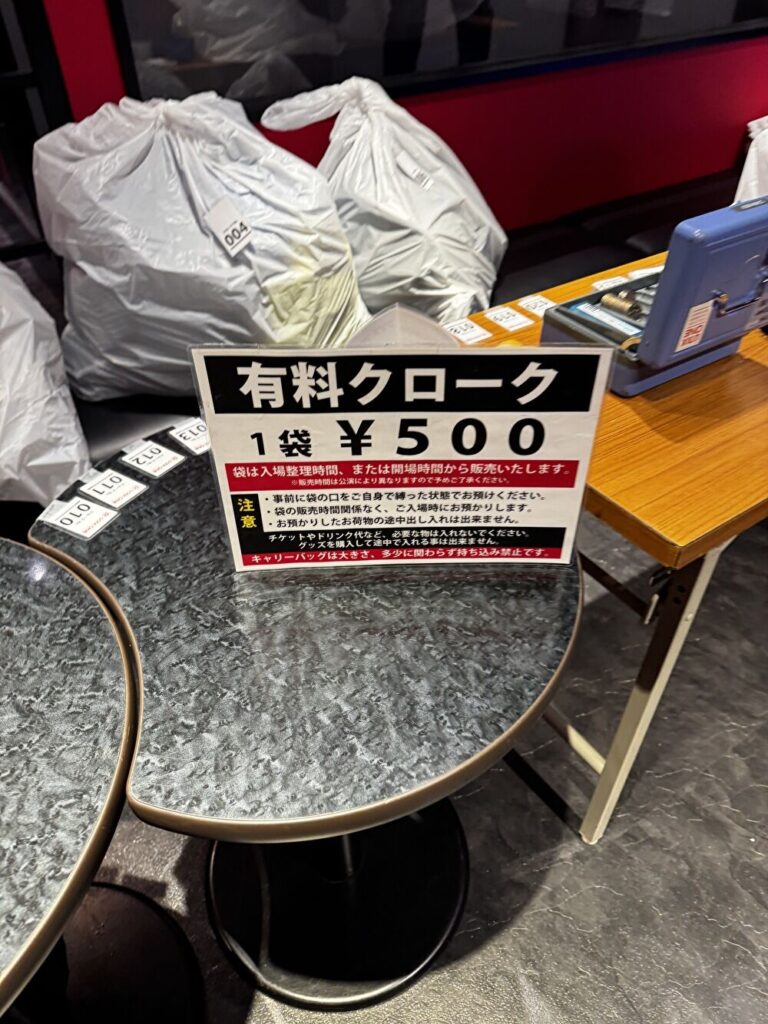 シックスワンライブスター　クローク