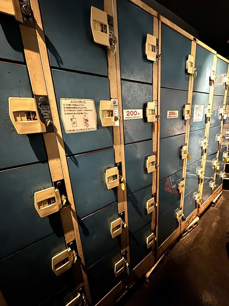 ボトムライン　ロッカー