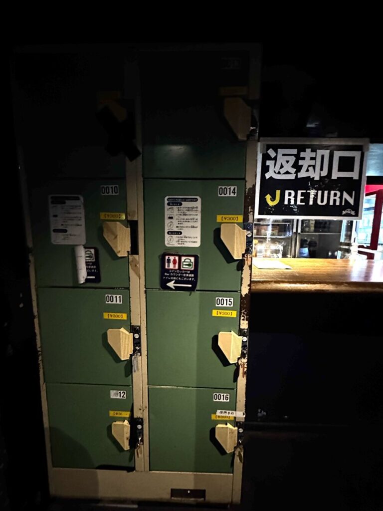 ボトムライン　ロッカー