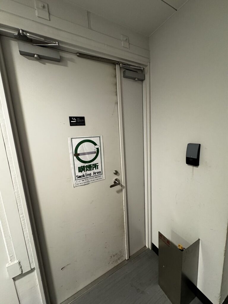 スマイルホテル広島 喫煙所 入口