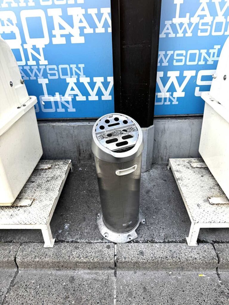 ローソン盛岡大通り二丁目店の灰皿