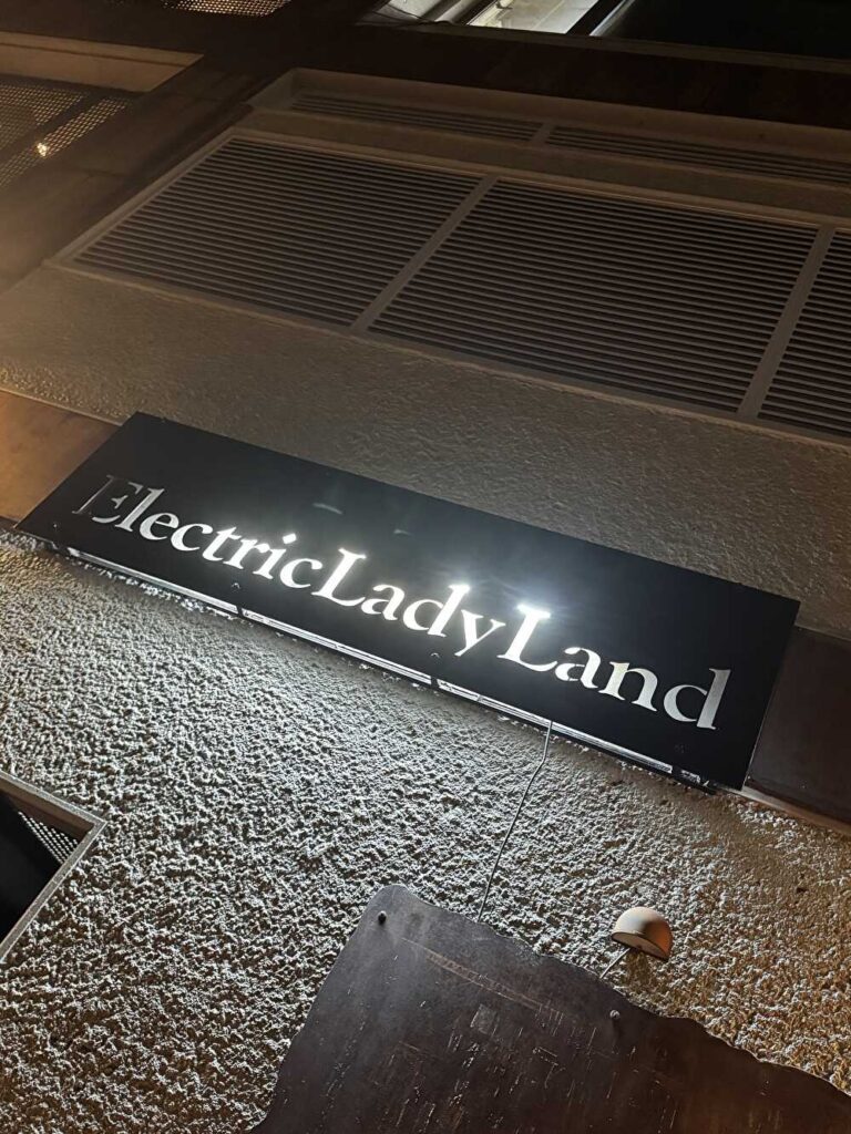 名古屋エル　看板