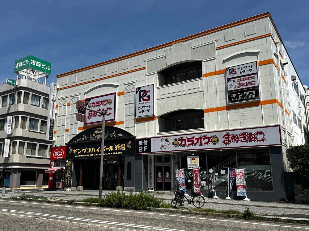 カラオケまねきねこ 徳山平和通り店 外観