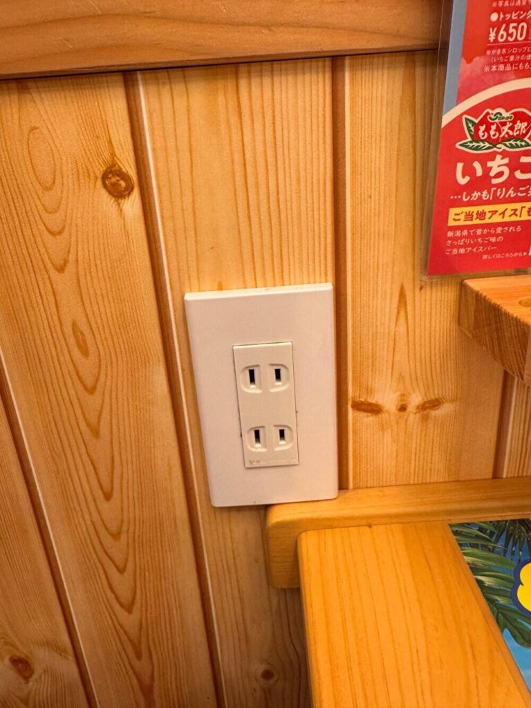 コメダ珈琲 コンセント