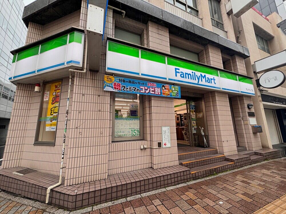 ファミリーマート 岡山中山下店