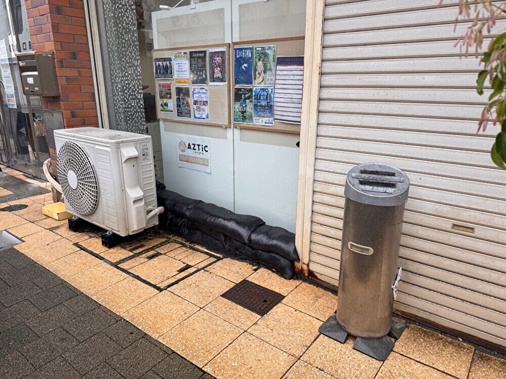 アズティックラフズ　喫煙所